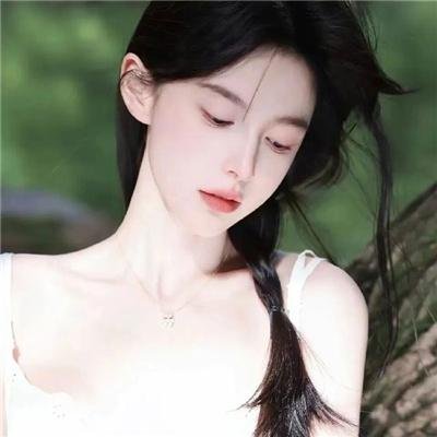 她的微笑像颗糖